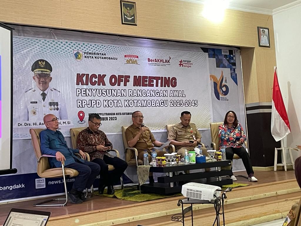 Penjabat Wali Kota Membuka Kick Off Meeting Penyusunan RPJPD